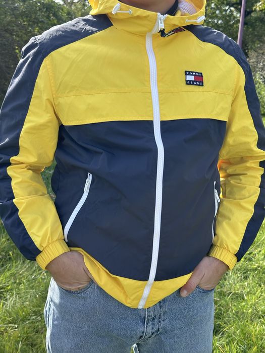 Oryginalna kurtka Tommy Jeans – żółto-granatowa, wiatrówka męska