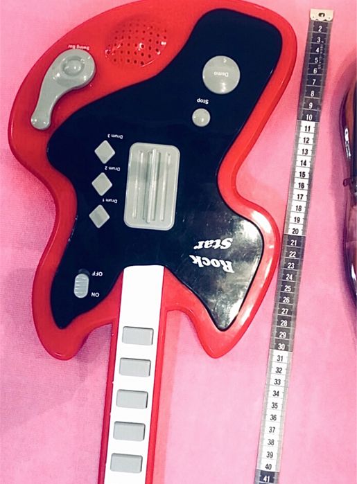 Продам гитару и детское оружие игрушечное!