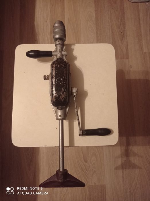 Ручная механическая дрель