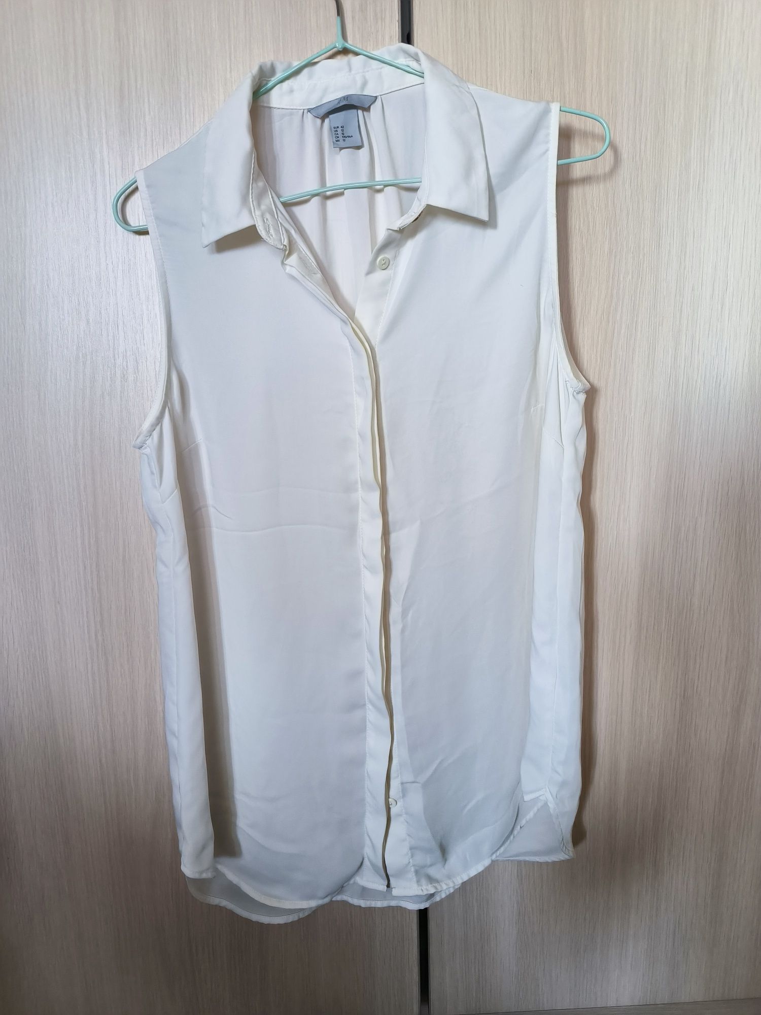 Блузи білі на L XL та спідниця