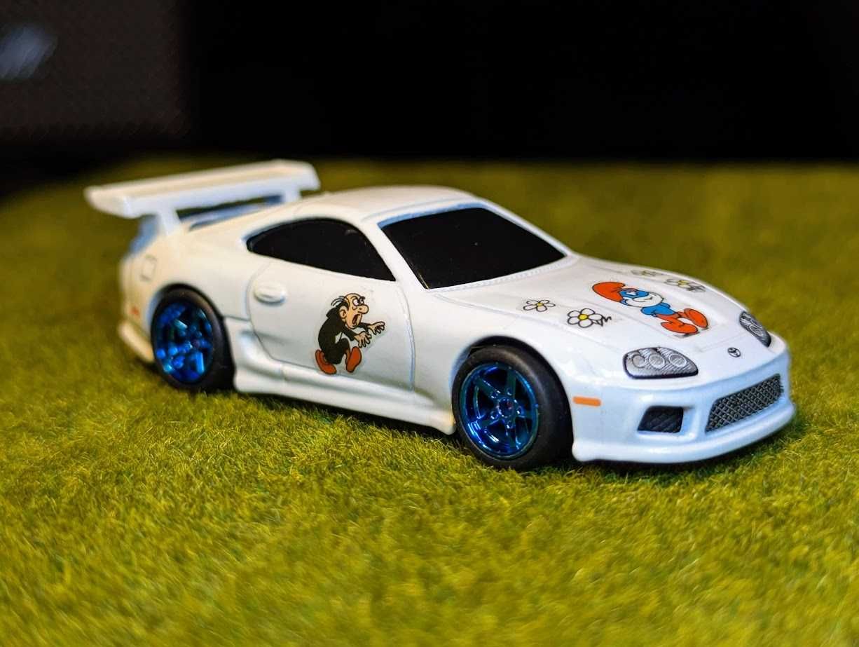 Hot Wheels Toyota Supra + Custom Smerfy Papa Smerf