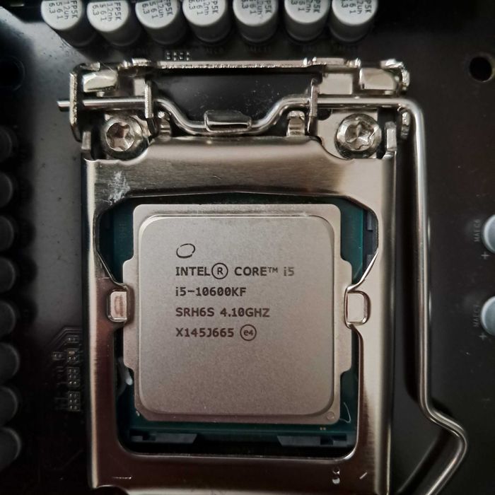 Płyta główna Z590gigabyte+Procesor I5 10600KF+Chłodzenie