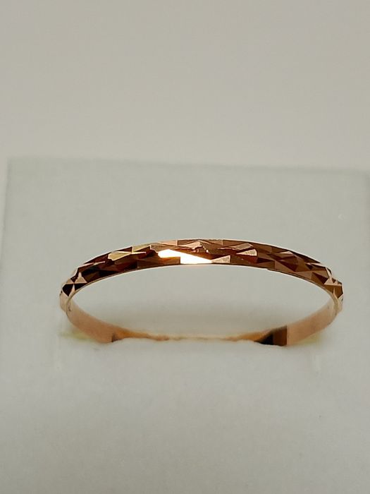 Обручальное кольцо с алмазной гранью 585 пробы. Размер- 22 .