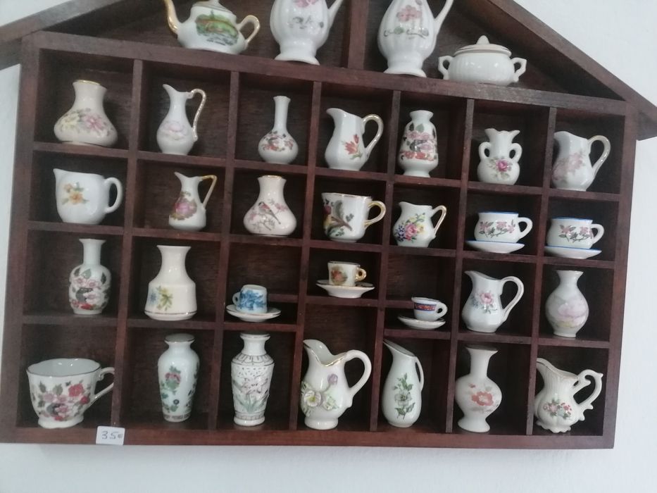Miniaturas em porcelana com escaparate