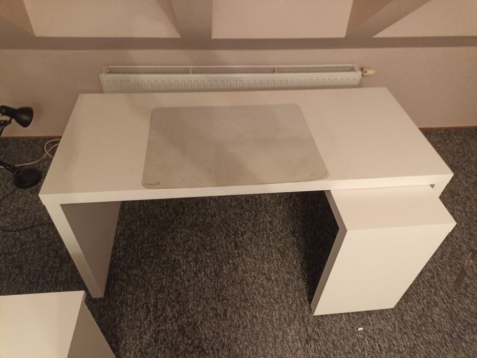 Biurko z wysuwanym panelem + kontenerek na kółkach 2 szuflady