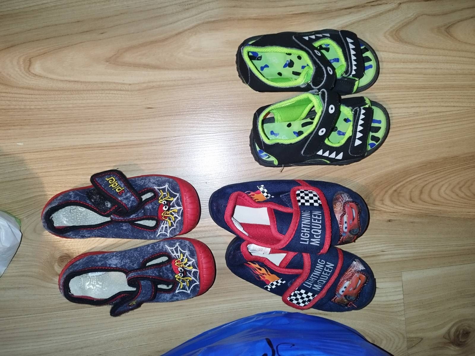 Paka bucików sandałki kapcie buty do przedszkola auta McQueen lato