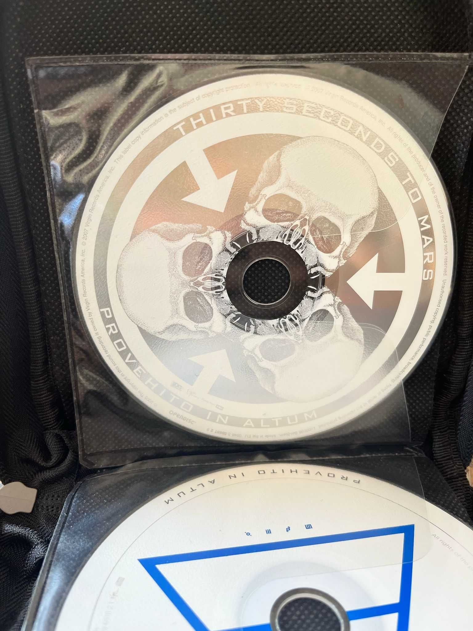 Coleção de 13 CD's e respetiva bolsa de arquivo