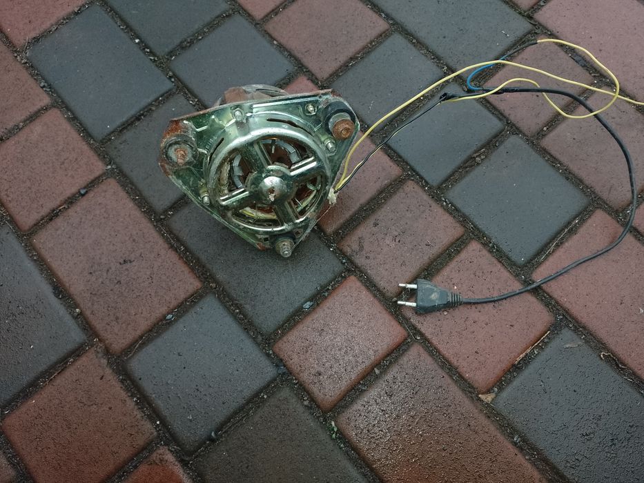 Двигун електричний.