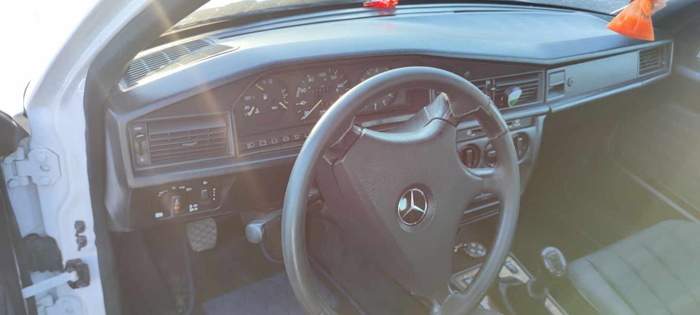 Mercedes- Benz 190D