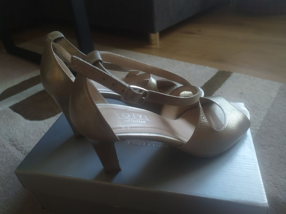 Buty ślubne sandały