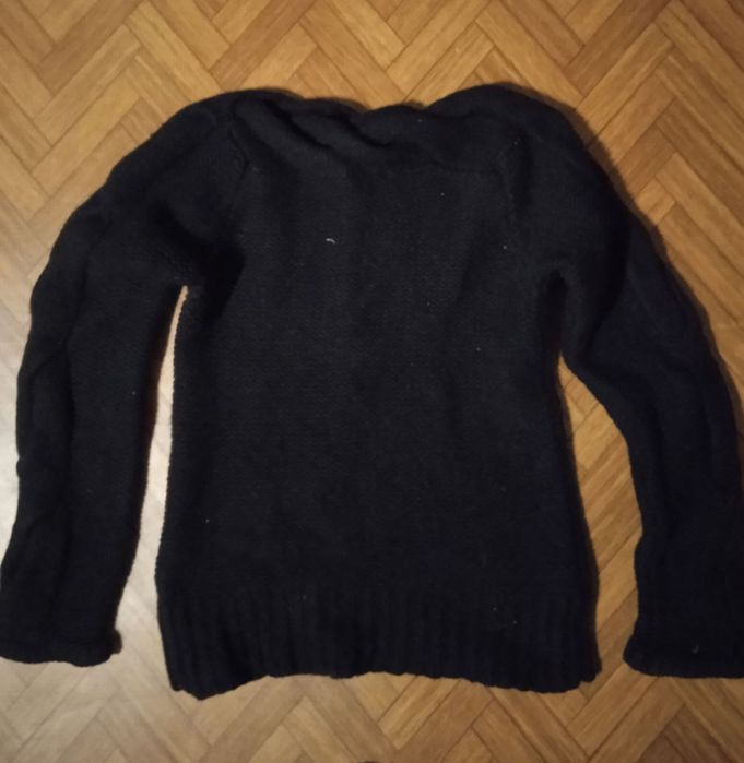 Гарна кофтинка чорного кольору