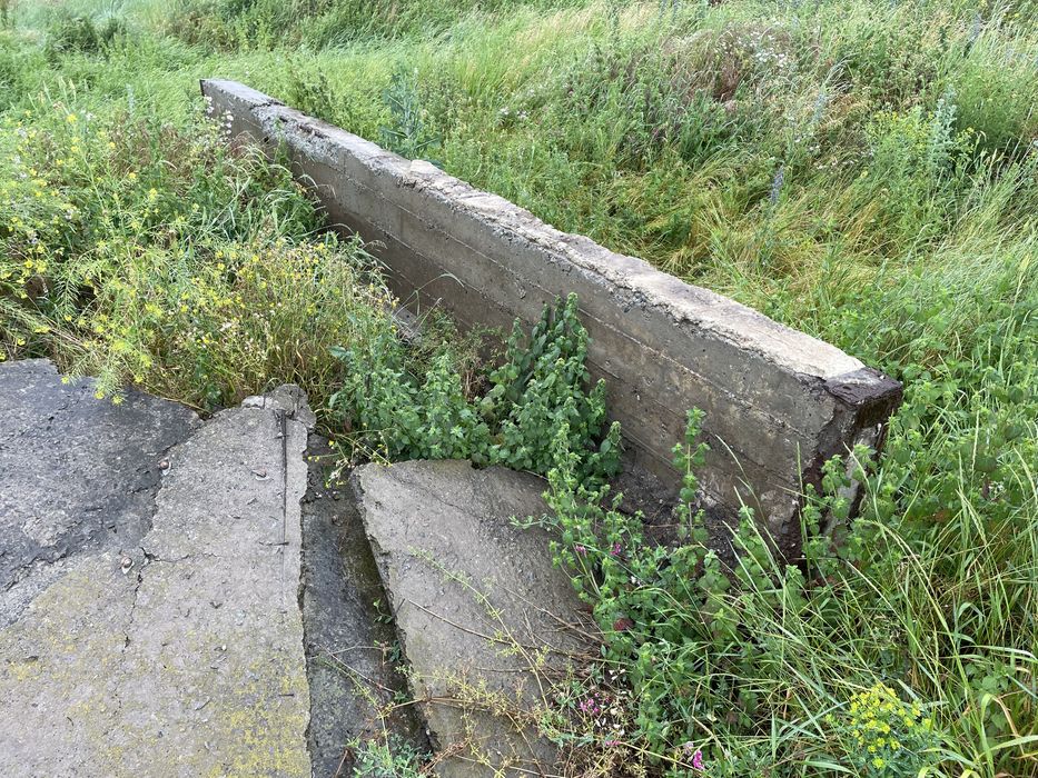 Продам половинки фундаментих блоків ФБС , бетонну балку.