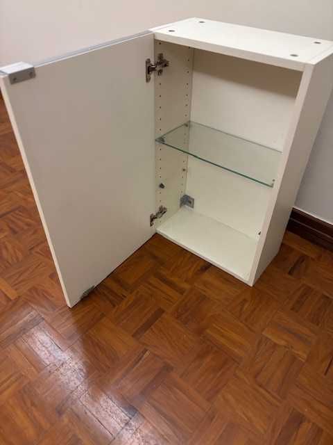 Vendo dois móveis de casa de banho com espelho