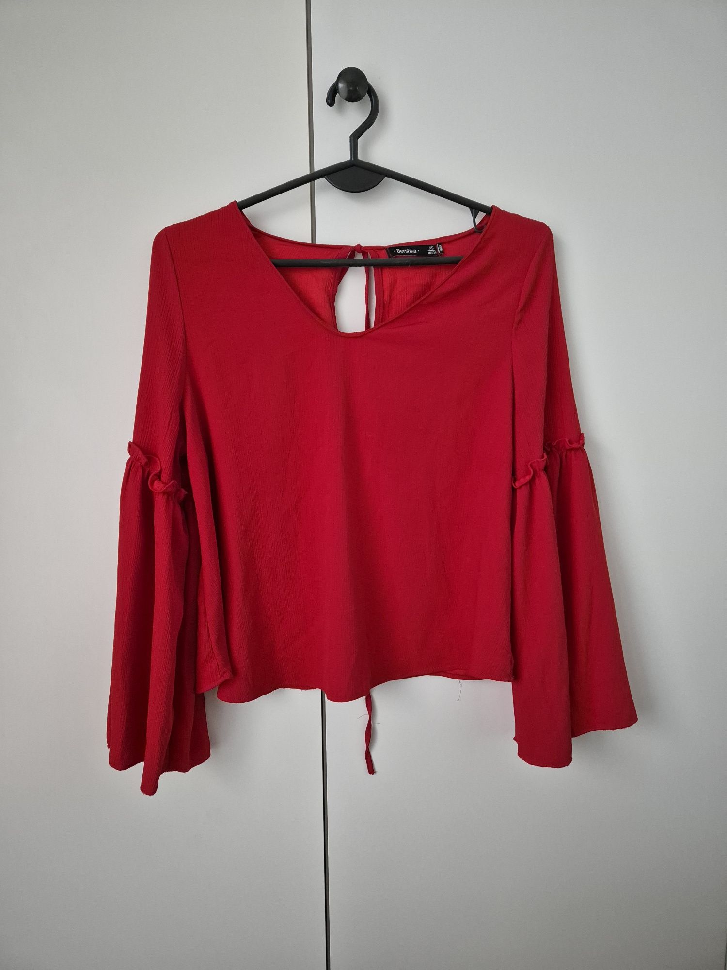 Czerwona elegancka bluzka Bershka ozdobne rękawy S 36