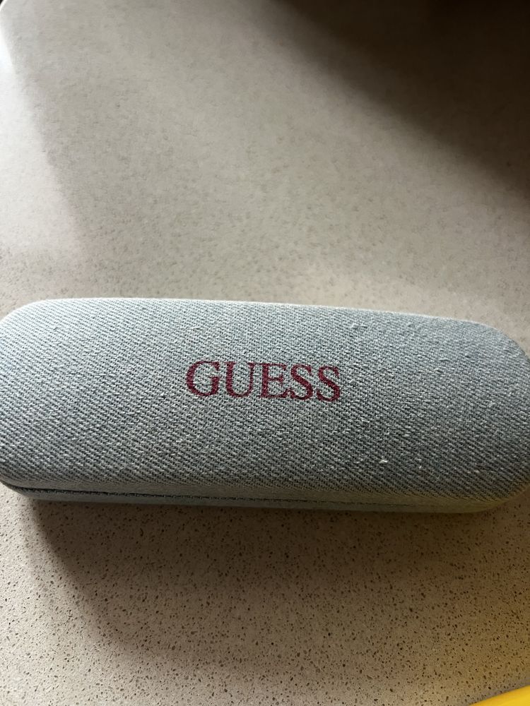 Oculos de ver, crisnça. Marca Guess.
