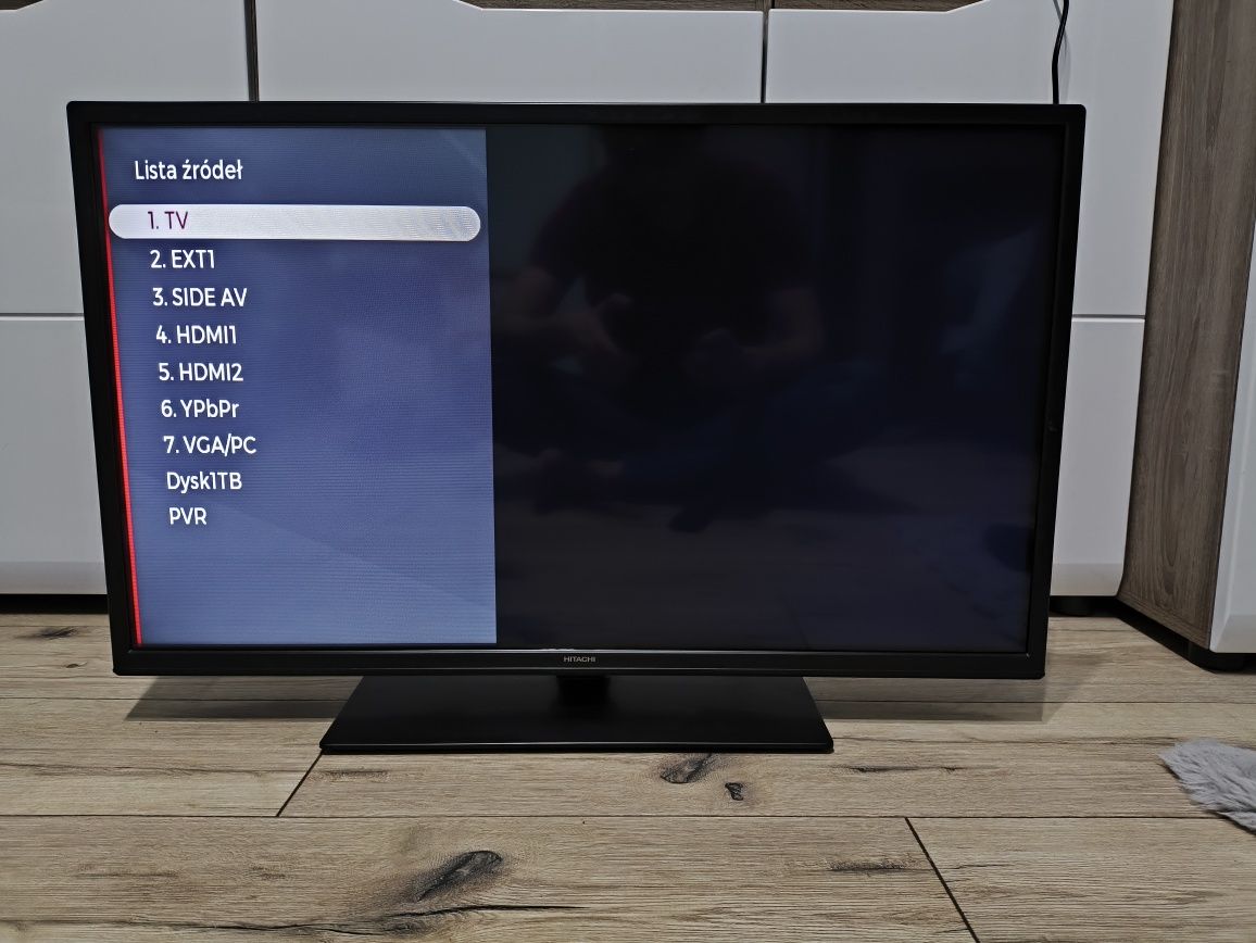 Telewizor 32 cale LED Hitachi z wbudowanym dekoderem HEVC