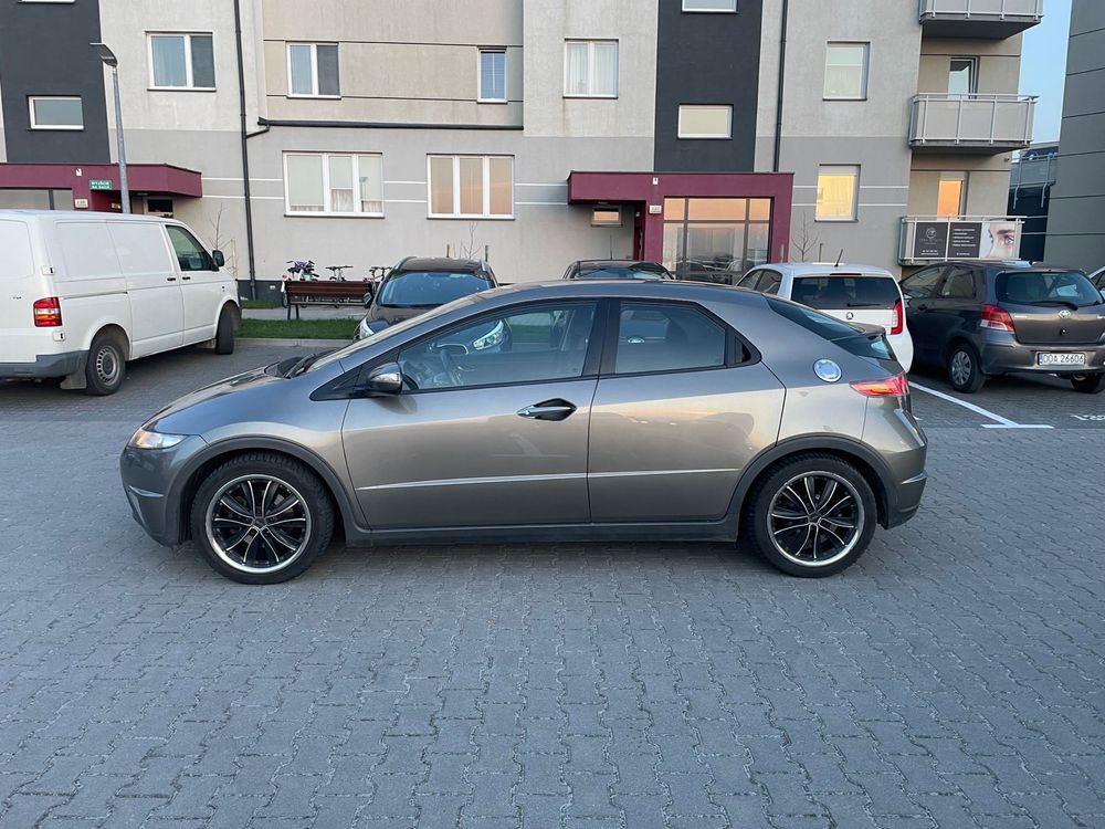 Honda Civic 1.8 benzyna bezwypadkowa