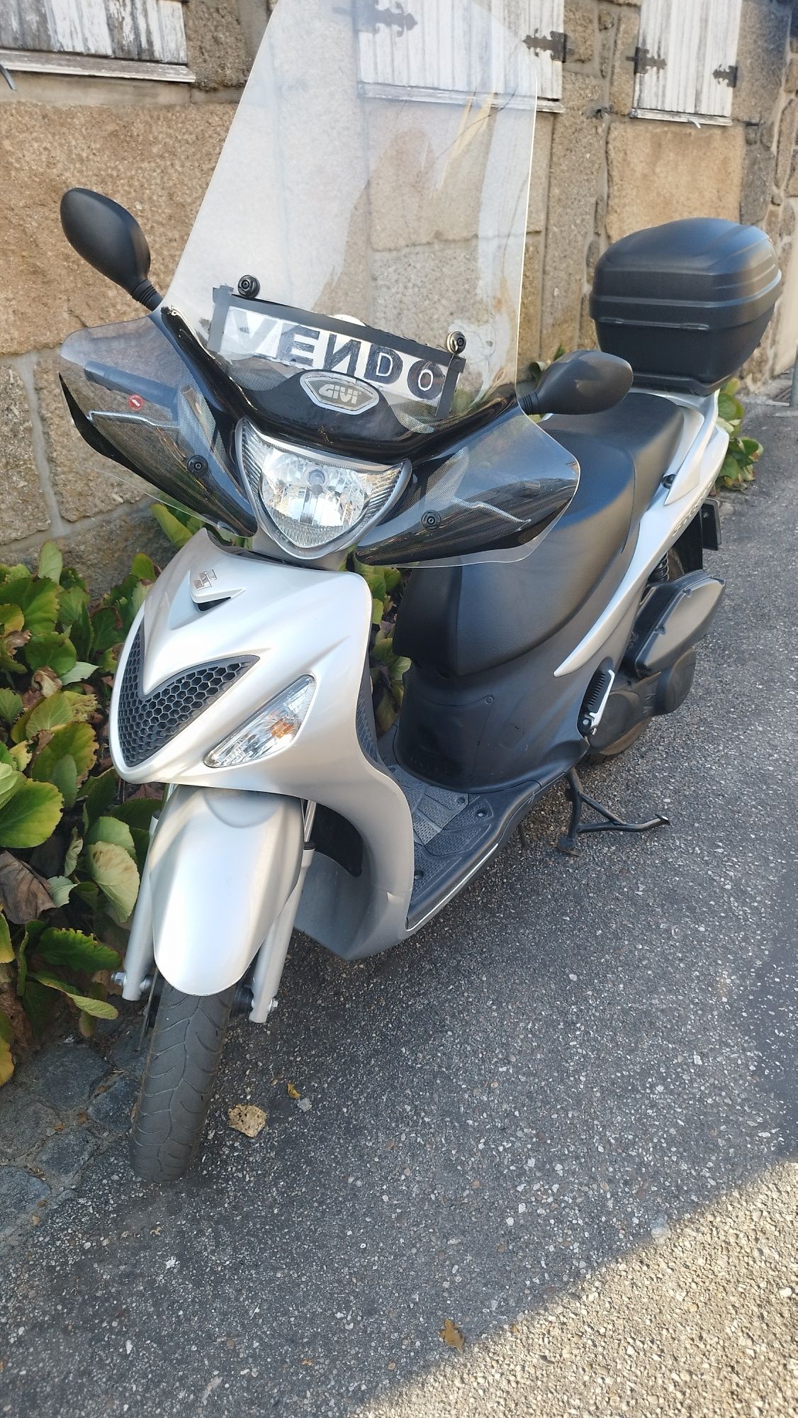 Moto Suzuki sixteen 125