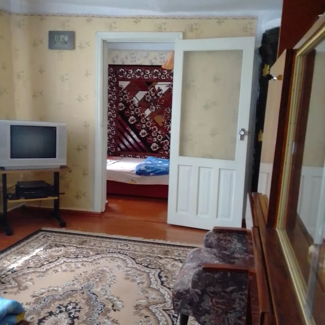Продается пол дома с отдельным двором по ул. Димтриевской