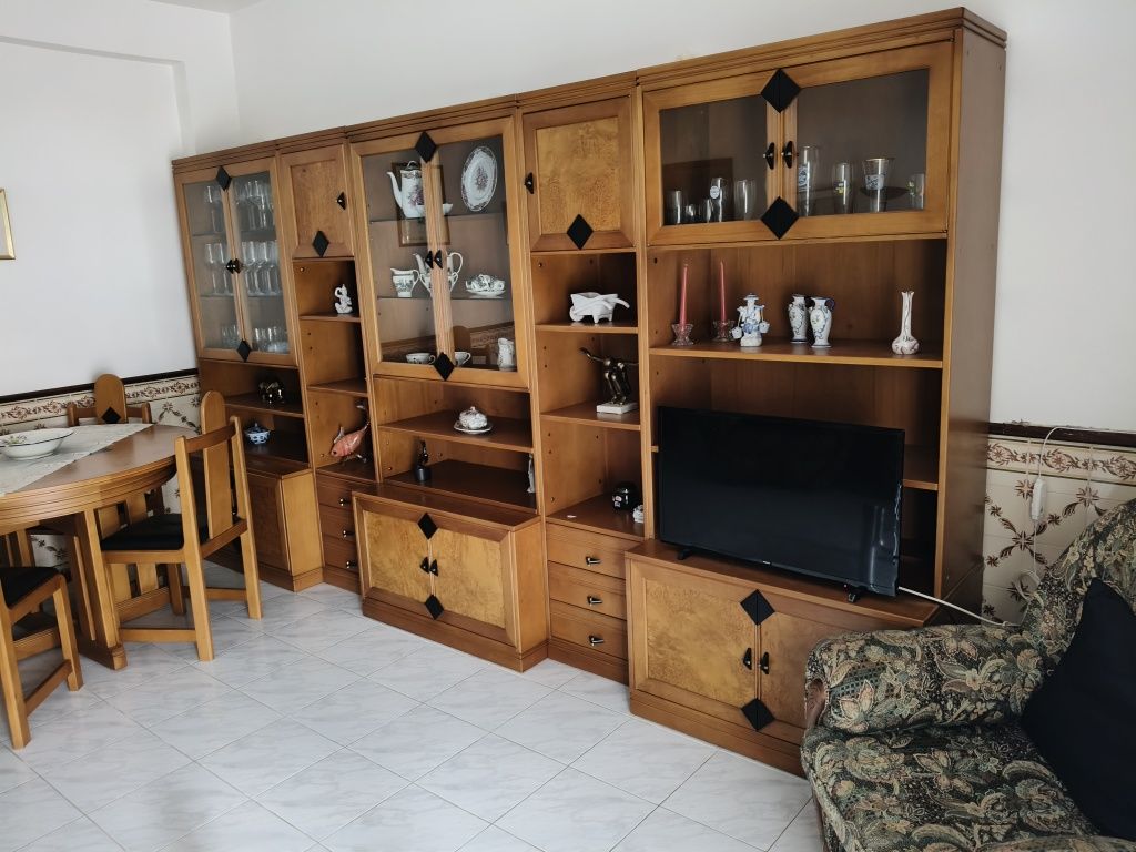 Apartamento T2 com boas áreas , Todo mobilado.