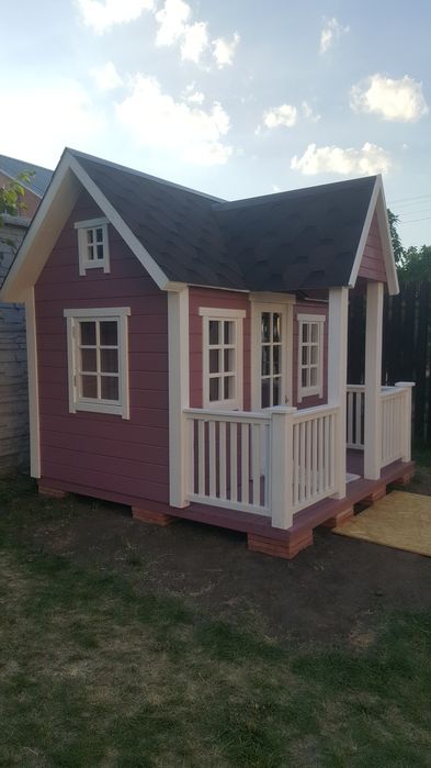 Детский домик деревянный