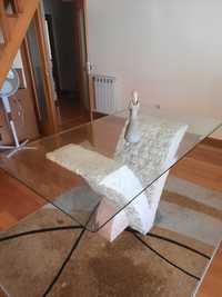 Mesa de jantar em pedra e vidro com oferta de 4 cadeiras