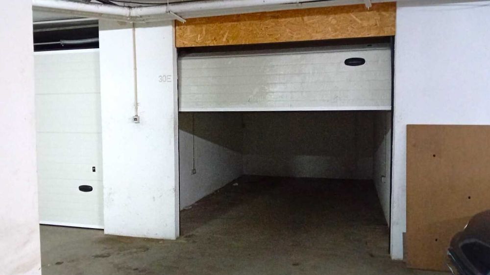 Arrenda Box interior 20 m2 - Av. Bento Jesus Caraça - Setúbal