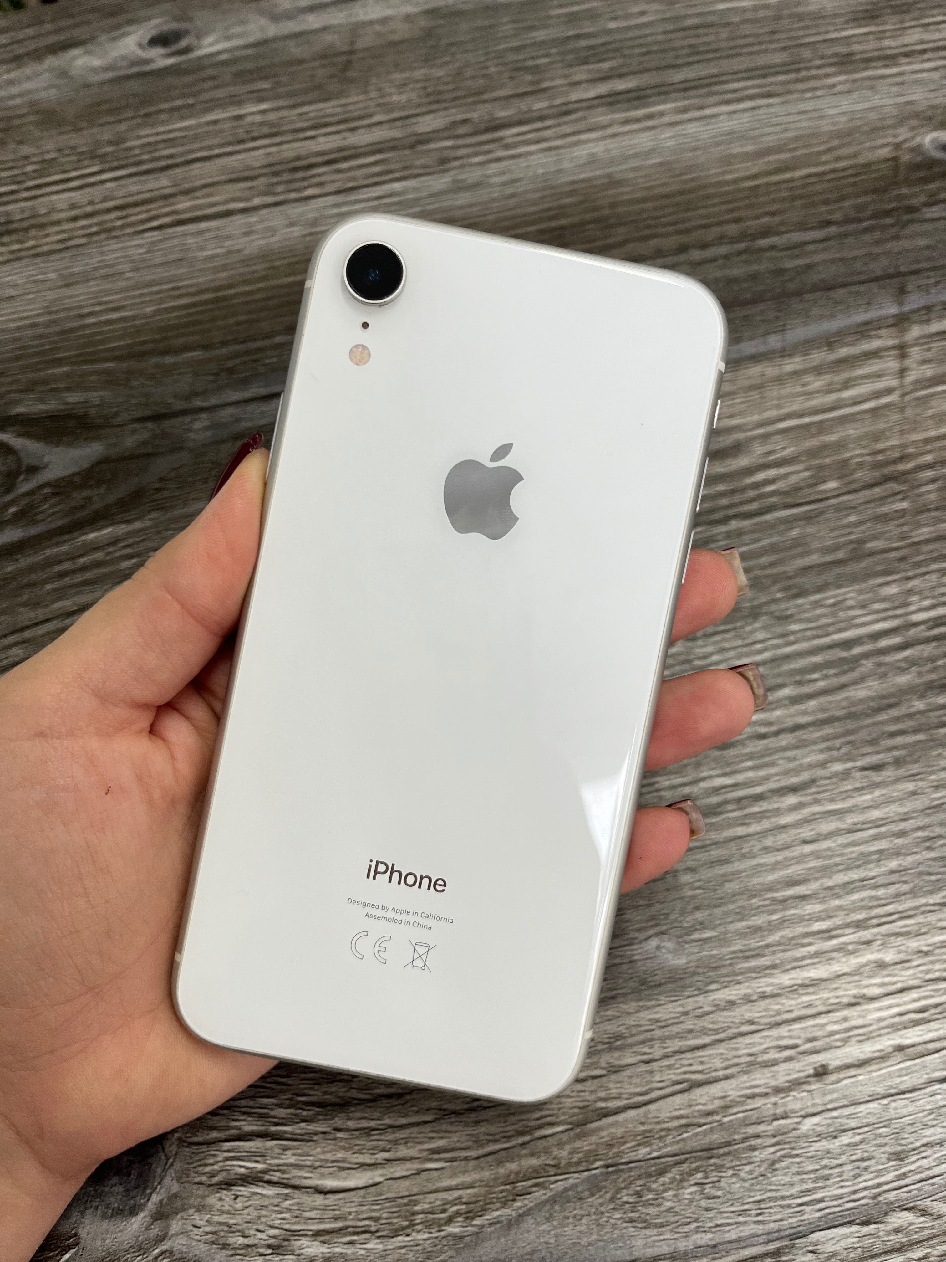 Продам мобільний телефон Iphone XR 64Gb White. Ціна договірна!