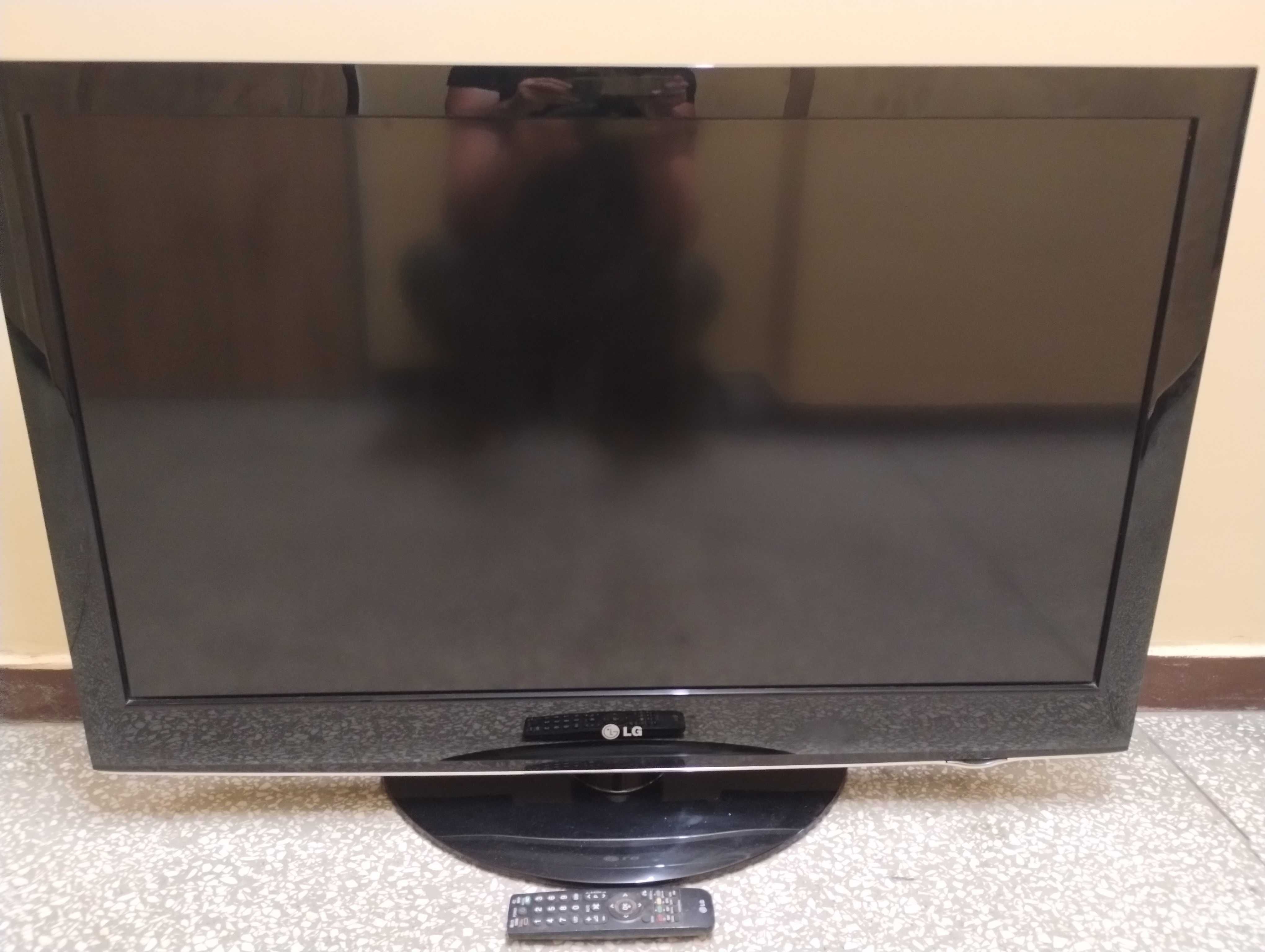 TV płaski "LG" 42cale z pilotem