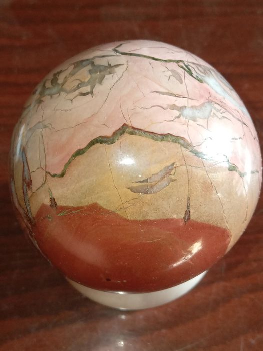 8 шаров из минералов