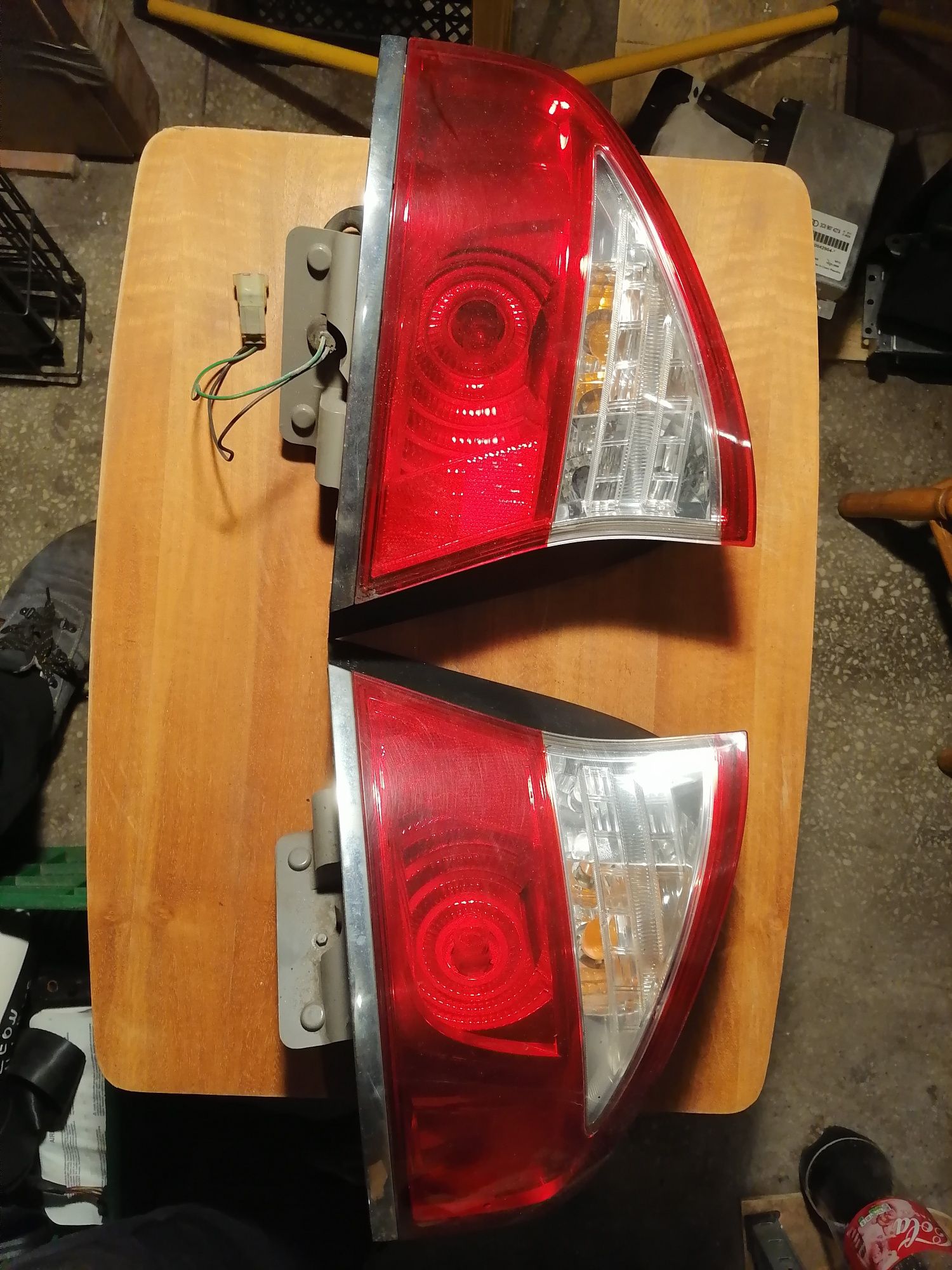 Lampy tył subaru Legacy IV