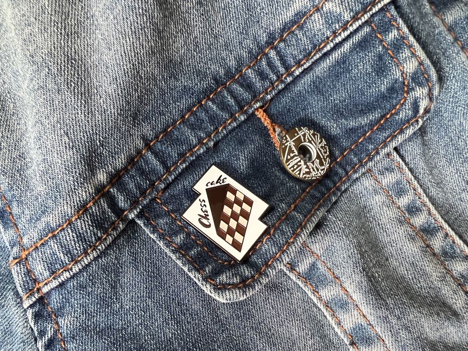 Пін значок «Ческейк»,подарунок шахи