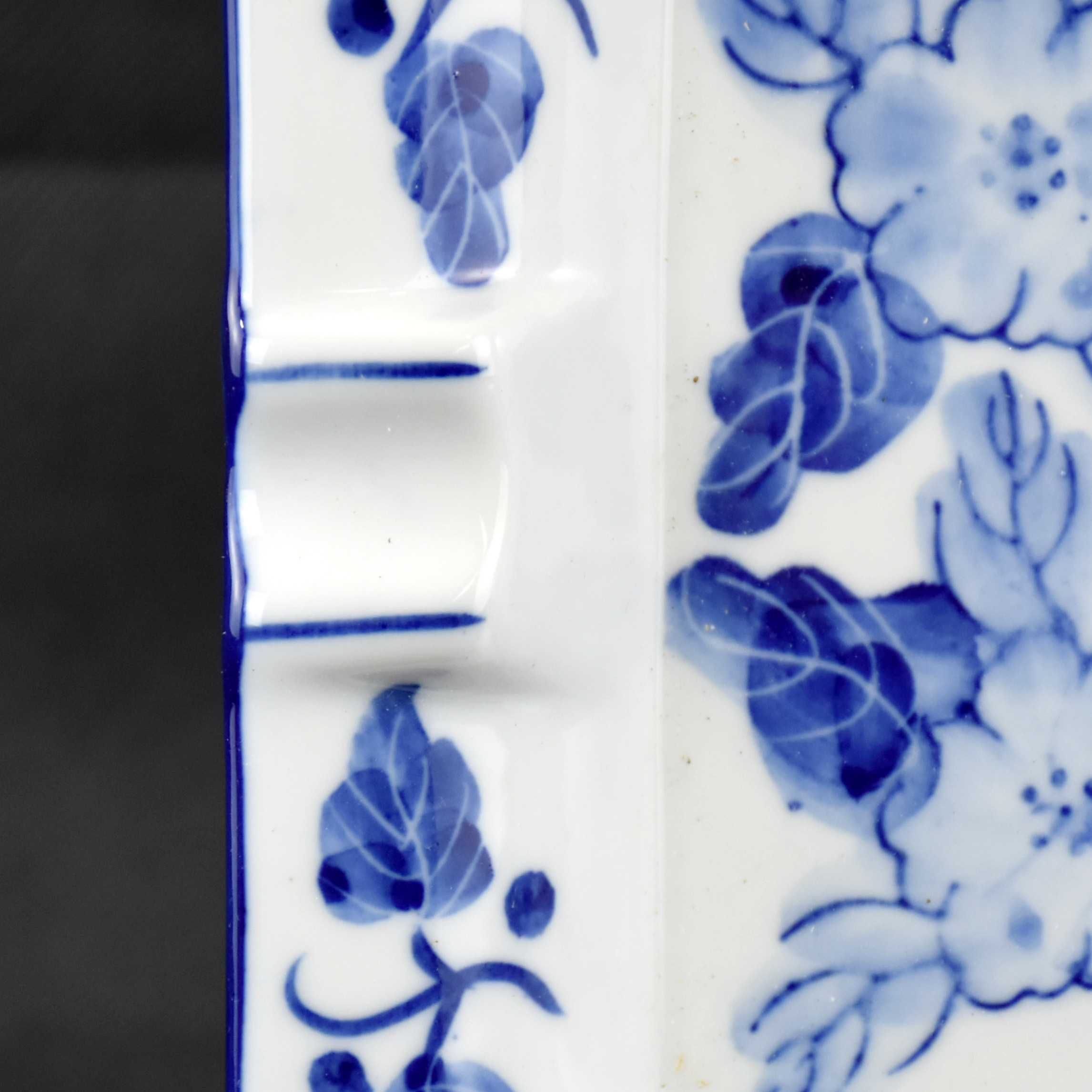 Cinzeiro em porcelana decoração Azul e Branca