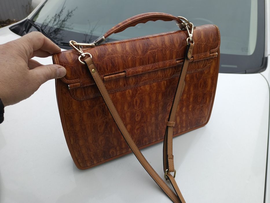 Продам портфель шкіряний в ідеальному стані. Neri Karra