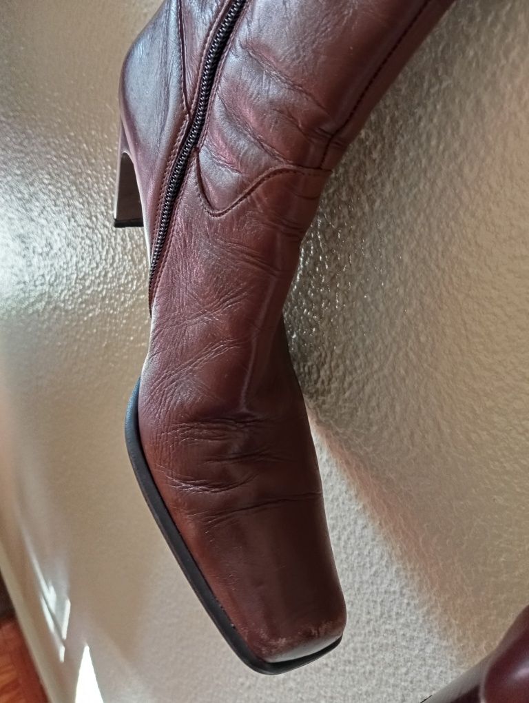 Botas em pele forradas 38