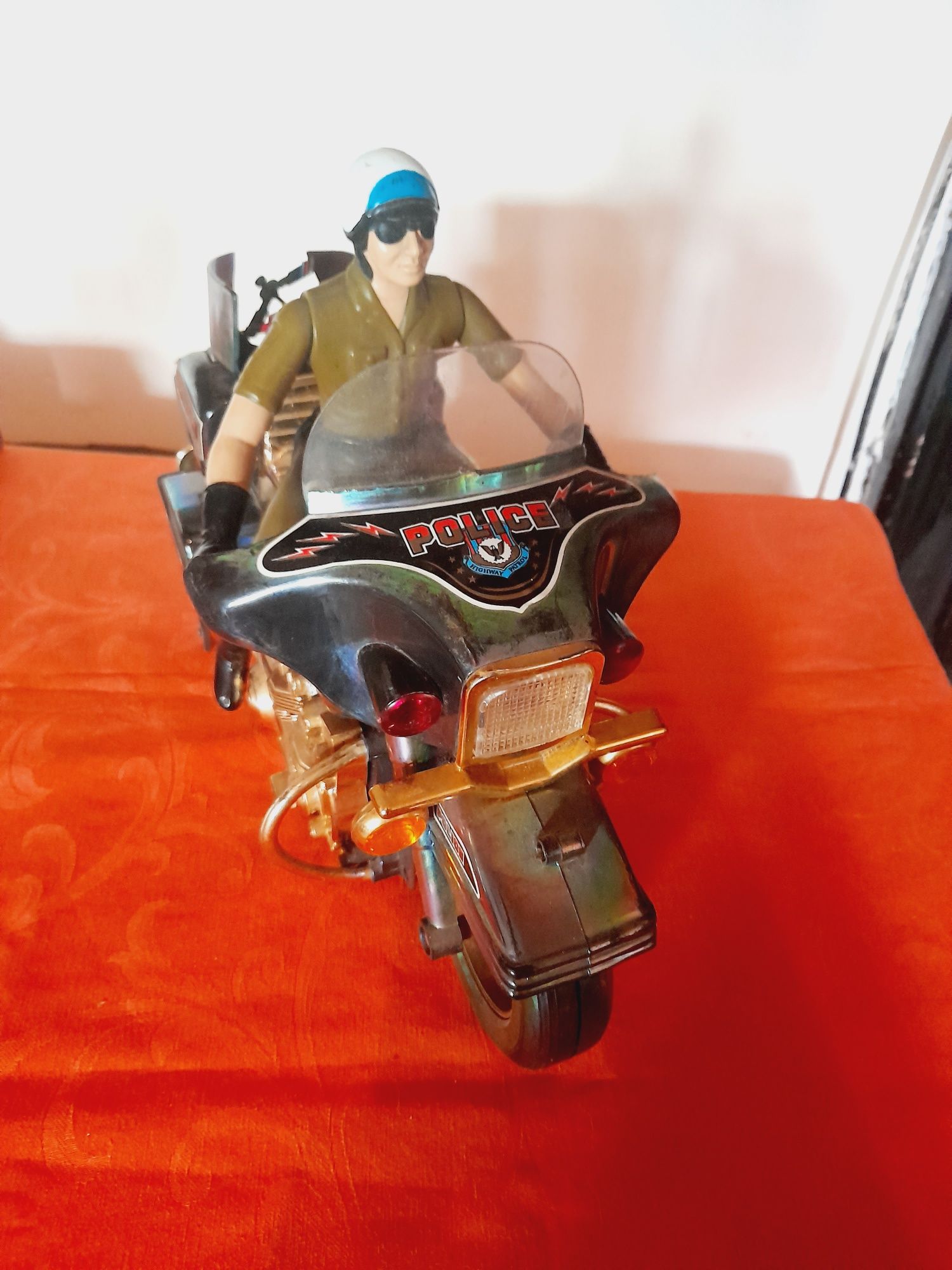 Mota e boneco da Policia .Anos 80/90