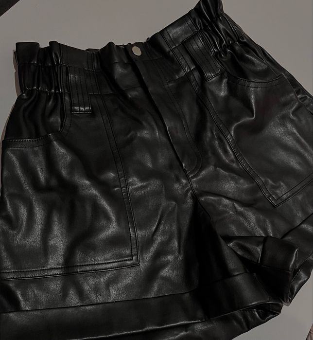 Стильні шкіряни чорні шорти