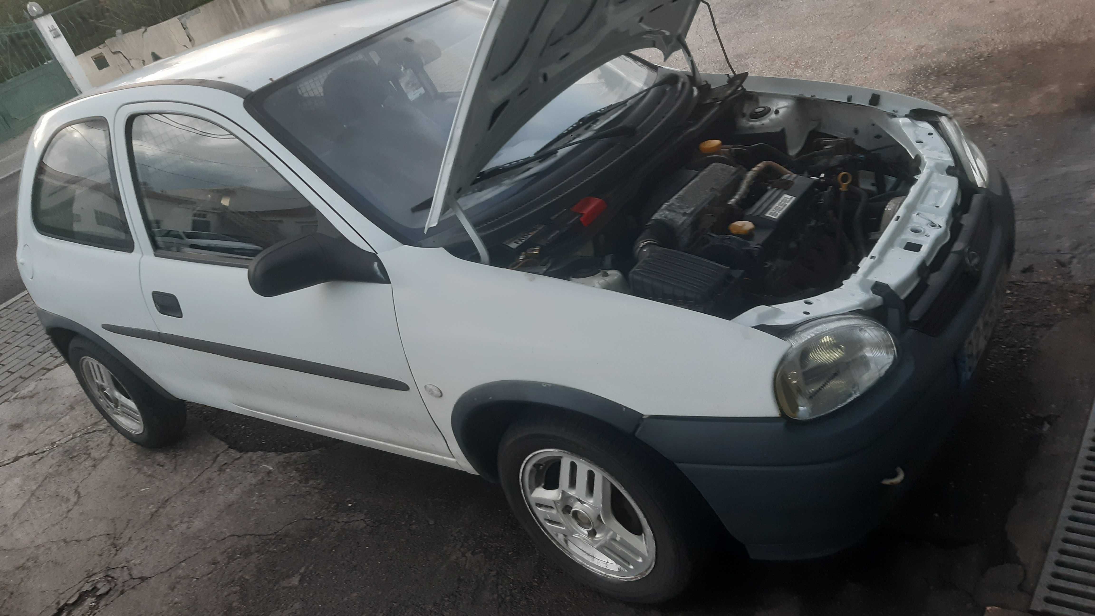 Opel Corsa B 1.7D usado em bom estado