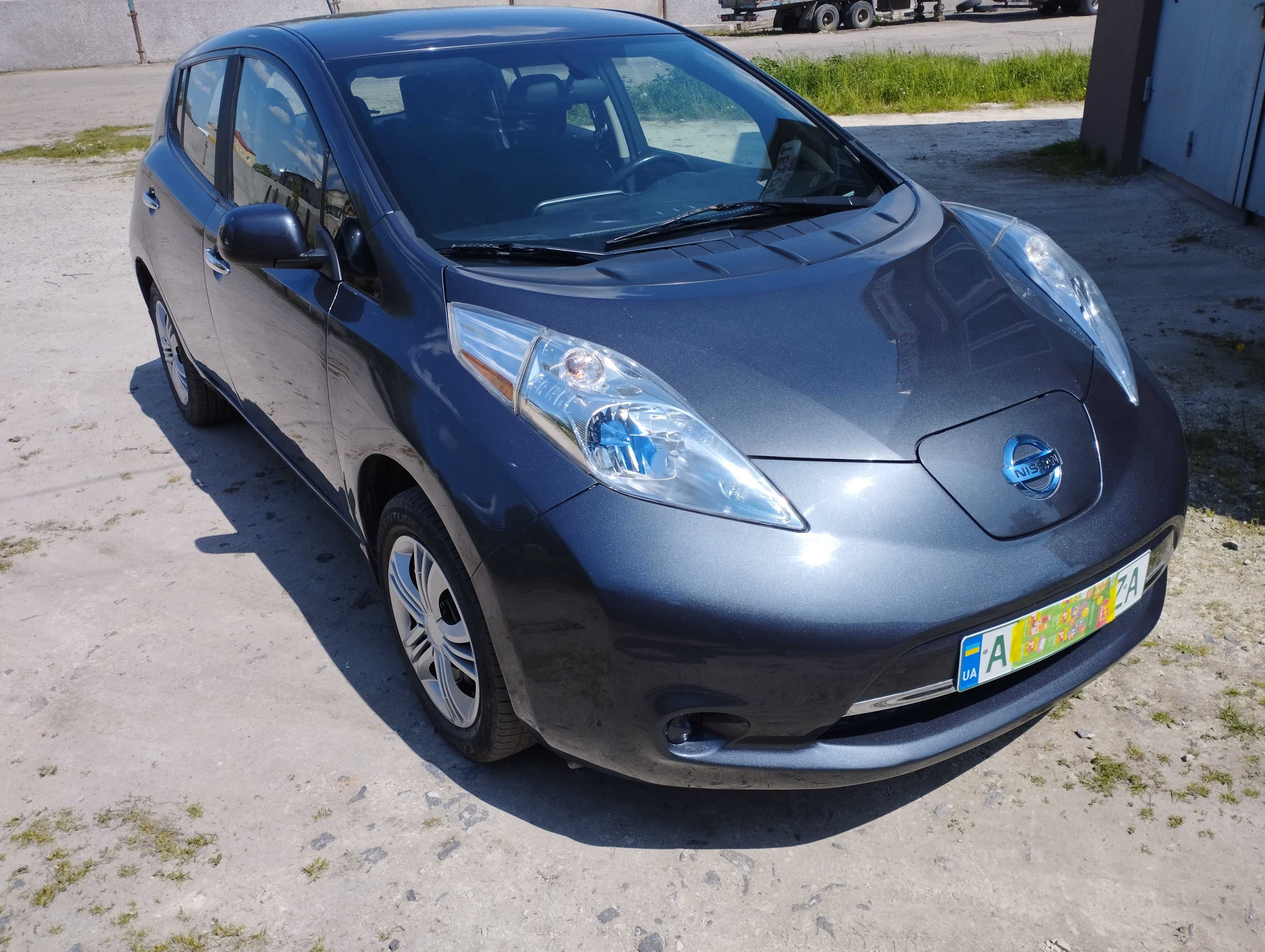 NISSAN LEAF легковий електромобіль