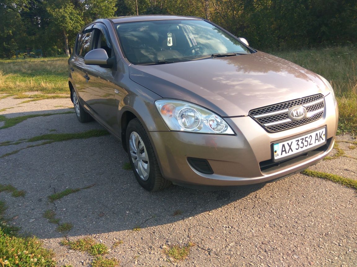 Продам автомобиль Kia ceed 2007 года выпуска