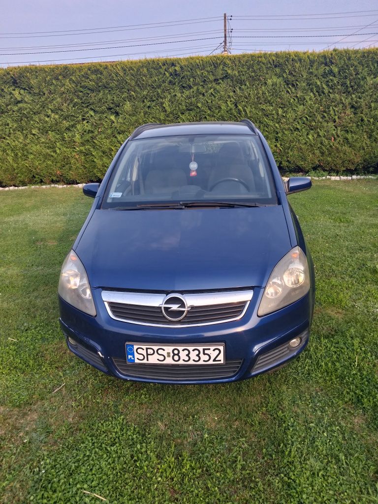 Opel Zafira dwa.