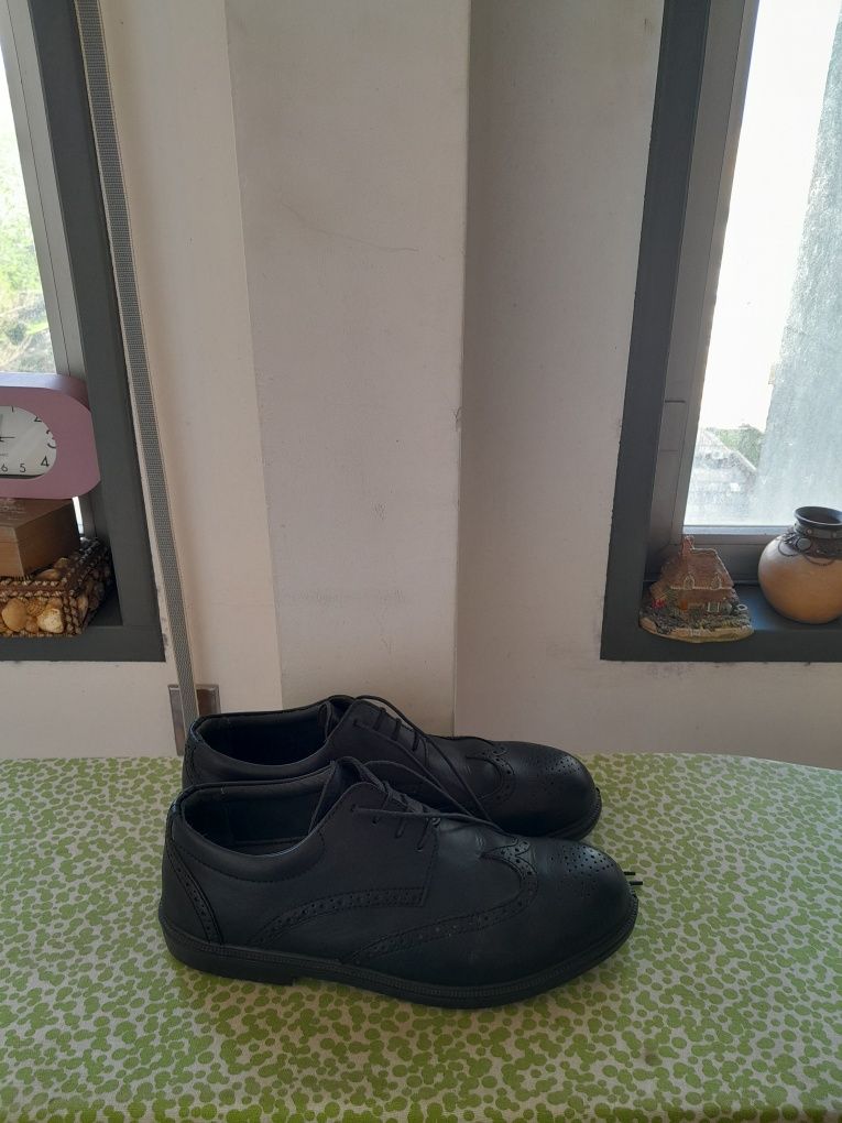 Vendo Sapatos de Senhor LAVORO muito bonitos como novos