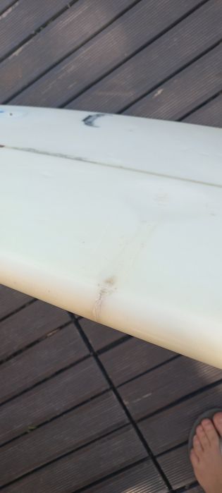 Prancha de surf usada mas em bom estado.
