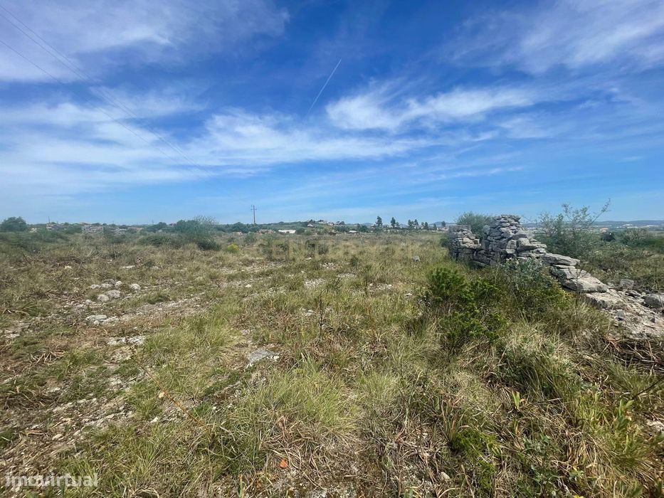 Terreno Rústico com um total de 16 940 m²