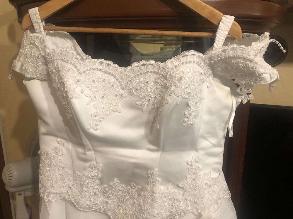 Платье свадебное белое (50 р)