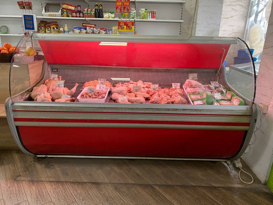 Продам холодильные витрины, и морозильную камеру