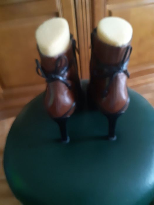 Botas  37e sandálias 38