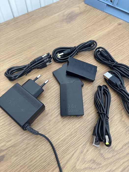 Акумулятор PSP 2000,3000, зарядні USB.