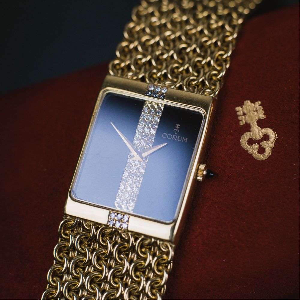 Relogio Corum em ouro amarelo 18k e mostrador Onyx e Diamantes