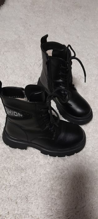 Продам ботінки зимові,сапожки